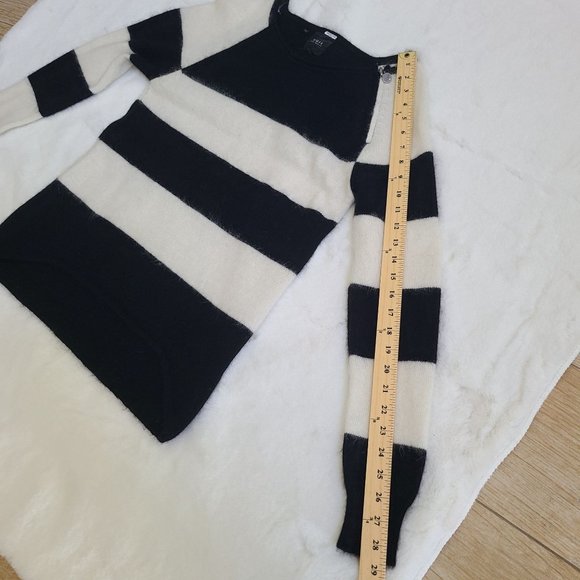 SALE 💥Guess Sweater Black White Striped Women’s Knit Top High Low Zipper,Size L - Picture 7 of 12